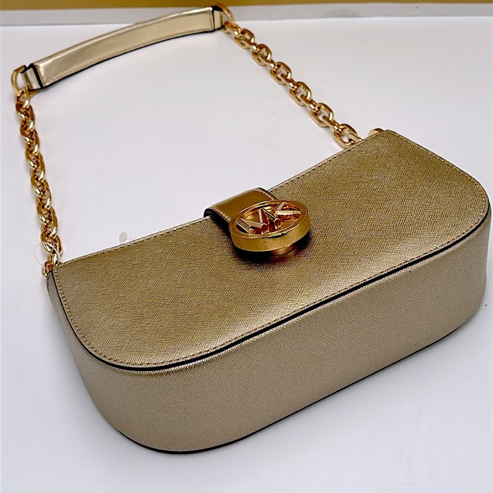 MICHAEL KORS CARMEN SMALL
POUCHETTE SHOULDER CHAIN BAG
Pale Gold/GOLDEN HARDWARE - Picture 9 of 14